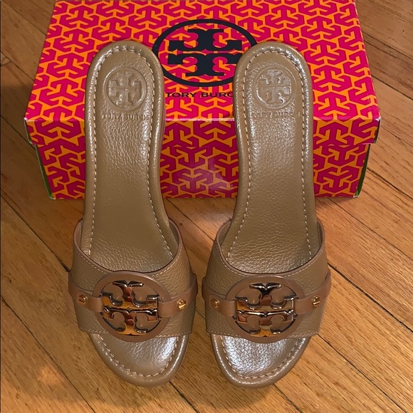 Tory Burch wedge sandals - Picture 2 of 6